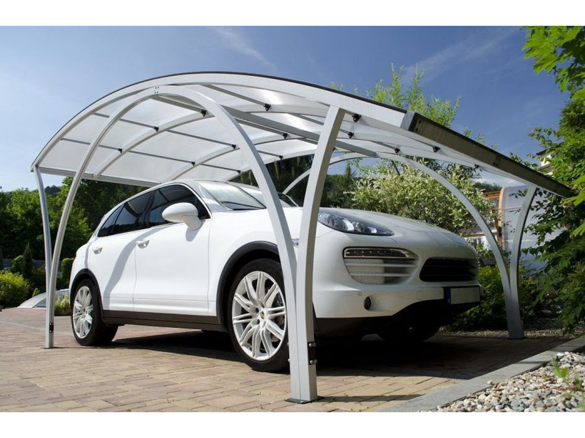 Навес для машины во дворе. Навесы Carport. Навес для машины 7500*3700. Carports навесы автомобильные. Полуарочный навес из поликарбоната.